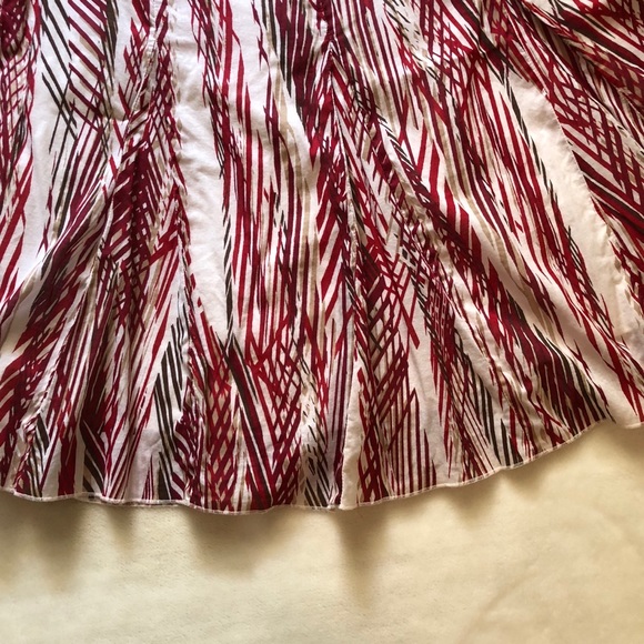 Apt 9 white and red abstract skirt size 10 petite - Picture 3 of 7
